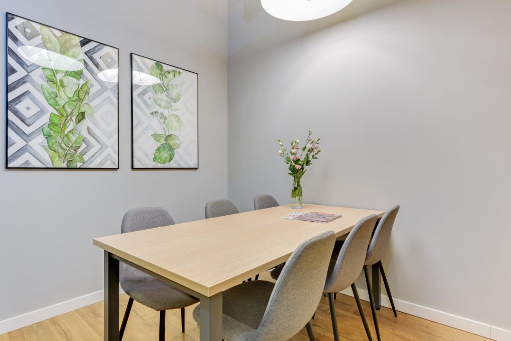 Nowoczesne aranżacje wnętrz biurowych. Na co zwrócić uwagę