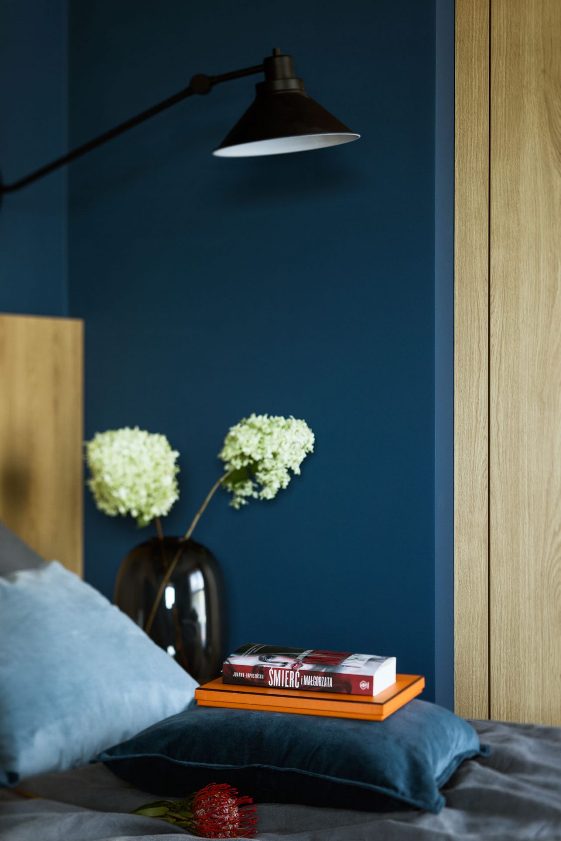 sypialnia w złocie - projekt, wykończenie i aranżacja