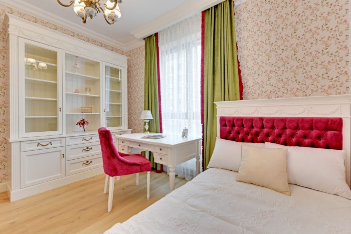 sypialnia w pałacowym stylu, projekt i wykończenie