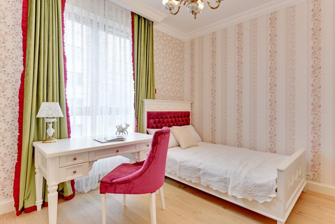 sypialnia w pałacowym stylu, projekt i wykończenie, Warszawa