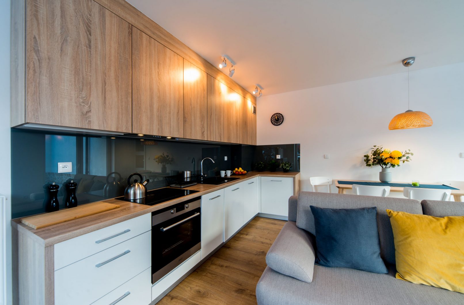 nowoczesna zabudowa kuchenna na wymiar, projekt i wykończenie wnętrz